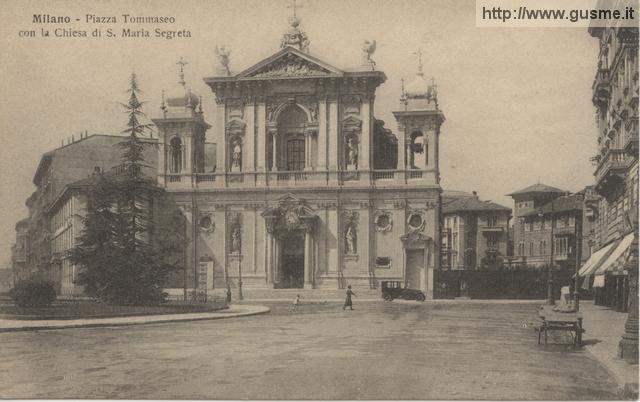 1921e Piazza Tommaseo con la Chiesa di S.Maria Segreta - click to next image