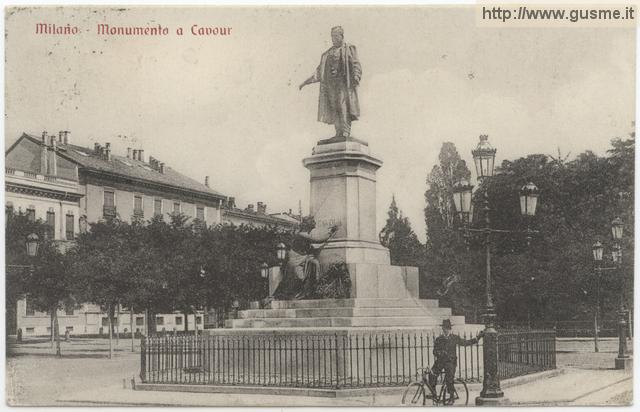 Milano - Monumento a Cavour - click to next image