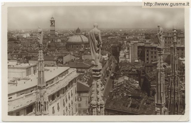 Milano - Dal Duomo - click to next image