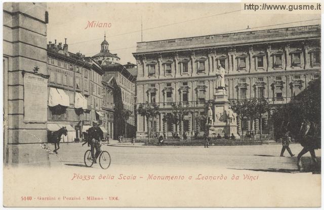 Milano - Piazza della Scala - Monumento a Leonardo da Vinci - click to next image