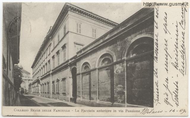 Milano - Collegio Reale delle Fanciulle - La Facciata anteriore in via Passione - click to next image