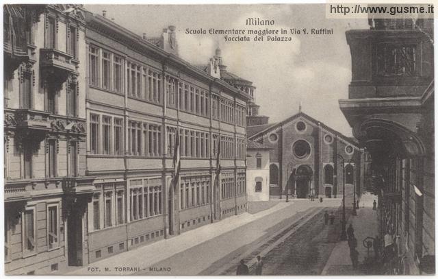 Milano - Scuola Elementare maggiore in via F.Ruffini - Facciata del Palazzo - click to next image