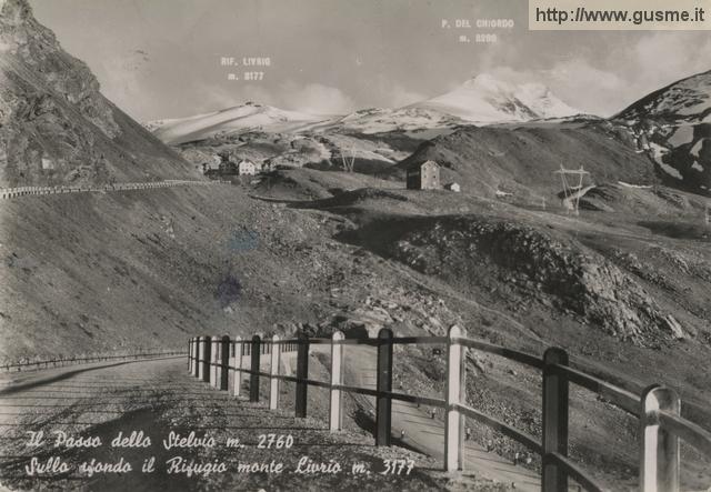 1951-08-15 Passo dello Stelvio-Sullo sfondo il Monte Livrio_garan-00869A-AV3Livr - click to next image