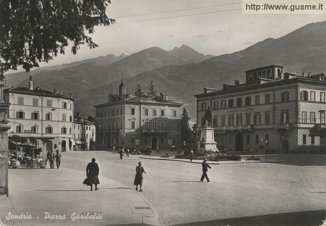 1953-07-02 Piazza Garibaldi_vicar-00004A-SO1gari - click to next image