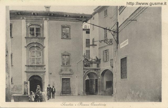 1913-10-15 Piazza Quadrivio e Pal. Sertoli_trin@-01086A-SO5pqua - click to next image