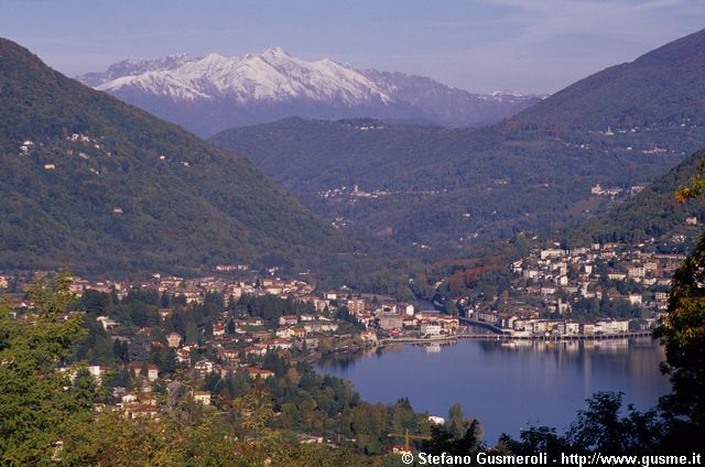  Lago di Lugano, Ponte Tresa e monte Limidario da Brusimpiano - click to next image