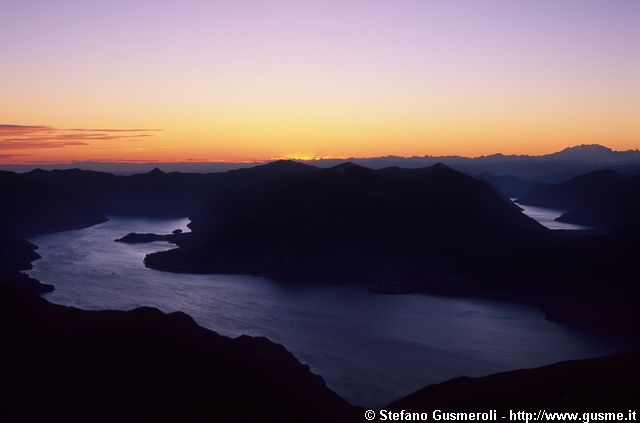  Tramonto sui laghi di Como e di Lugano - click to next image