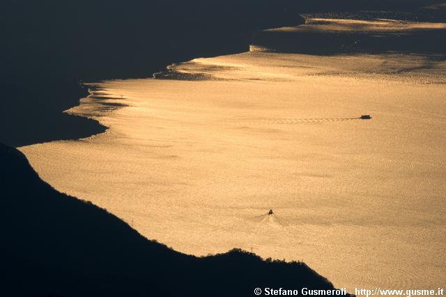  Navigazione sul lago di Como al tramonto - click to next image