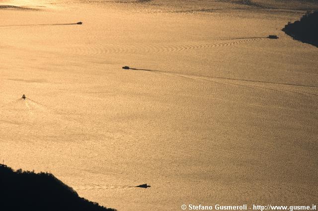  Navigazione sul lago di Como al tramonto - click to next image