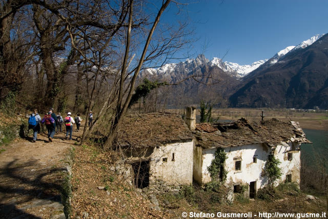  Rustici cadenti - click to next image