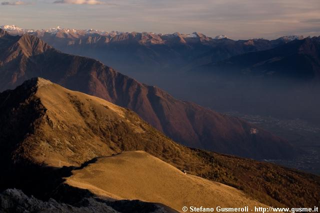  Berlinghera e imbocco della Valtellina al tramonto - click to next image