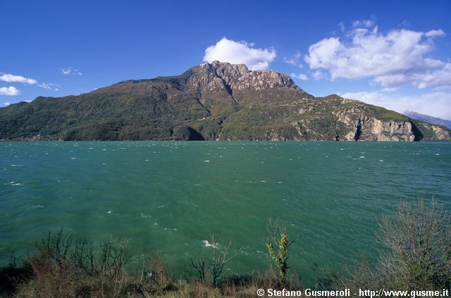  Lago di Mezzola e monte Berlinghera - click to next image