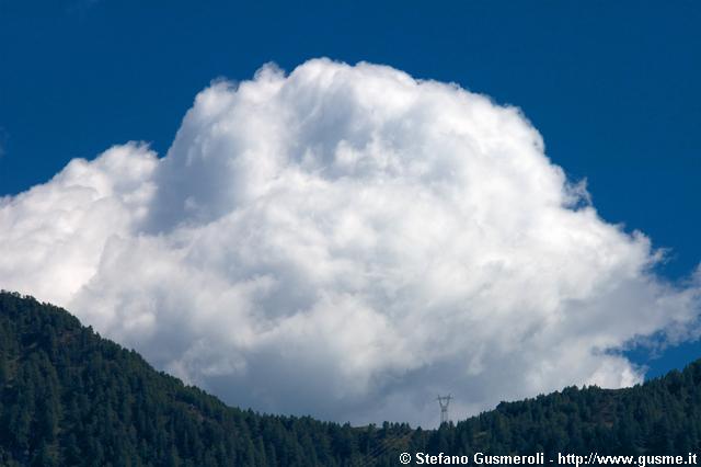  Cumulo sopra la bocchetta di Chiaro - click to next image