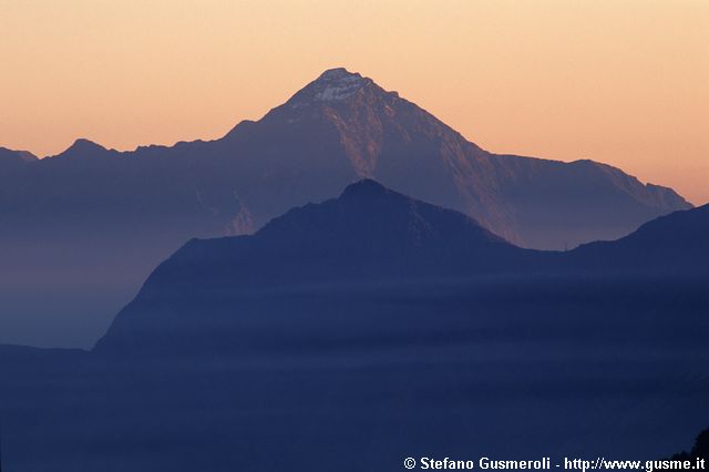  Monti Berlinghera e Legnone al tramonto - click to next image