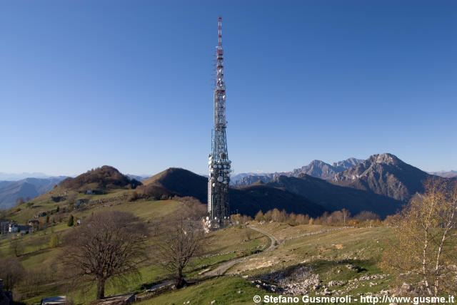  Traliccio Manzoni sul monte Linzone - click to next image