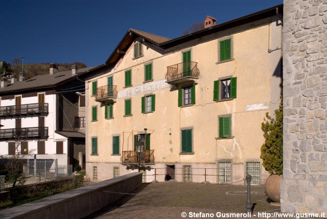  Albergo Valcava - click to next image