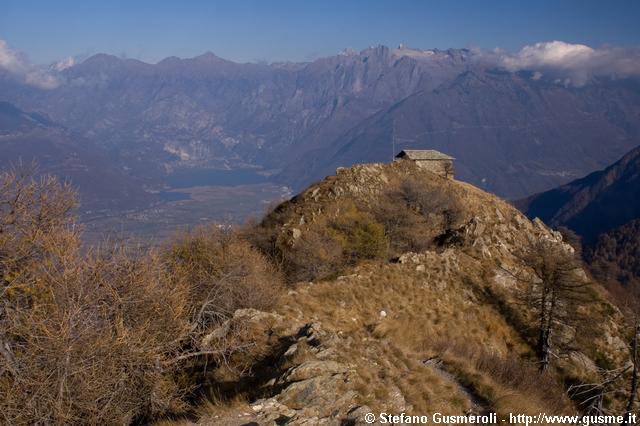  San Sfirio sulla cima del Legnoncino - click to next image