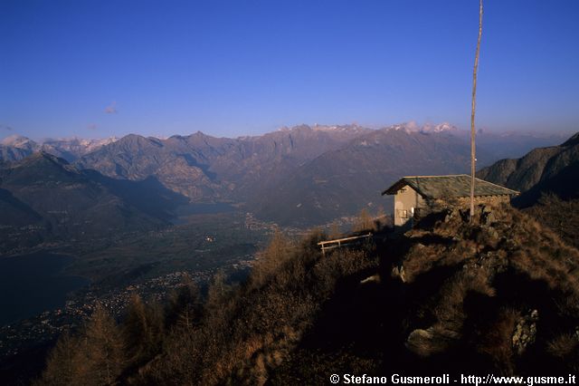  San Sfirio sulla cima del Legnoncino - click to next image