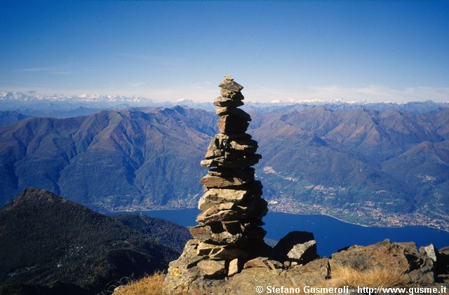  Ometto e panorama sul Lario - click to next image