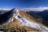 20041114_103_36 La cima del Monte Croce di Muggio sovrasta la Valsassina