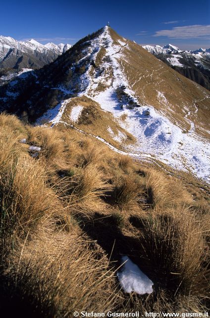  La cima del Monte Croce di Muggio - click to next image