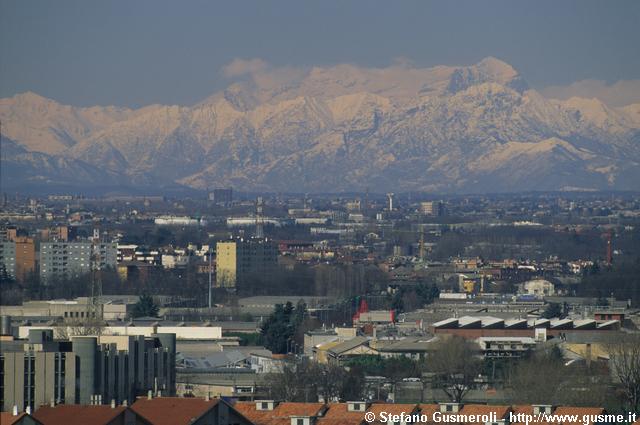  Campi verso Cerro e monte Leone - click to next image