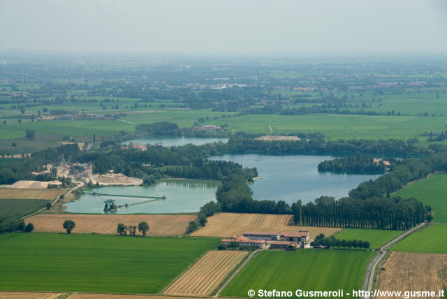  Gaggiano - Cascina Camuzzone e lago Boscaccio - click to next image