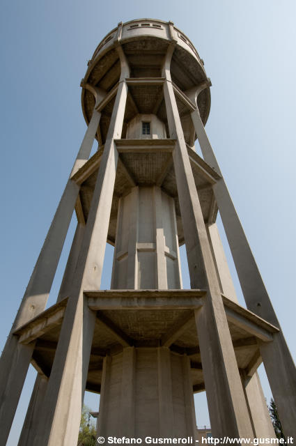  Torre piezometrica dal basso - click to next image