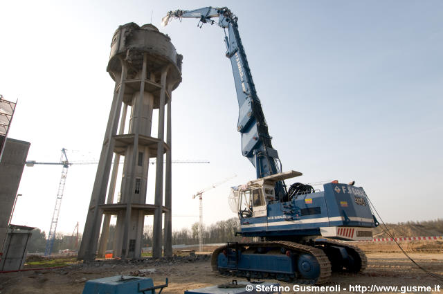  Liebherr 984 e torre in demolizione - click to next image