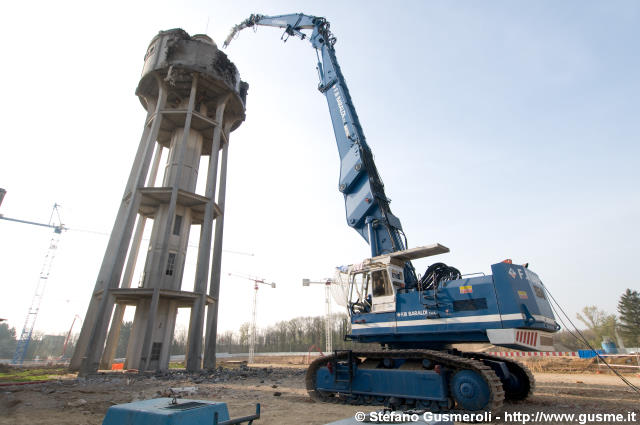  Liebherr 984 e torre in demolizione - click to next image