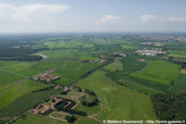  Campi presso Cascina Santa Maria del Bosco - Ozzero - click to next image