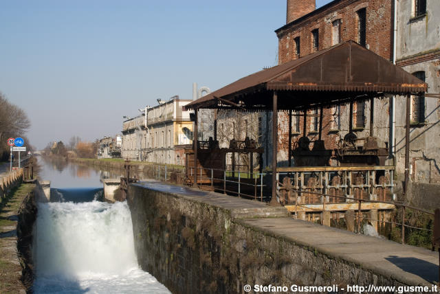  Salto del naviglio presso le chiuse - click to next image