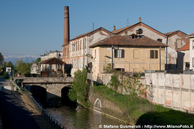  Presso le chiuse del Naviglio - click to next image