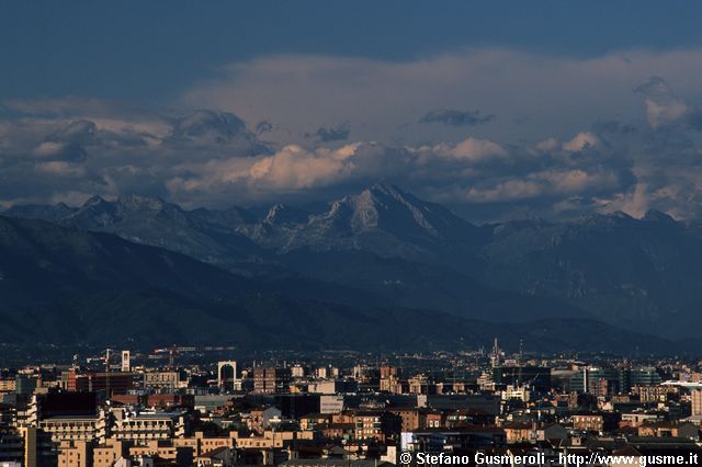  Verso Sesto S.Giovanni, cima di Menna e pizzo Arera - click to next image