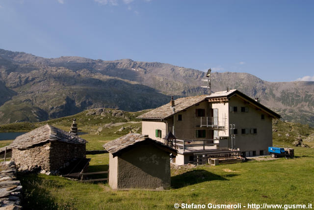  Baita, chiesetta e rifugio Chiavenna - click to next image