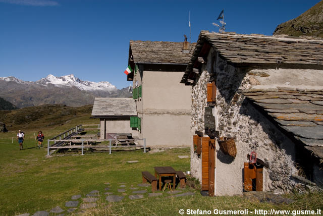  Capanna Chiavenna e ca' del Bacicia - click to next image