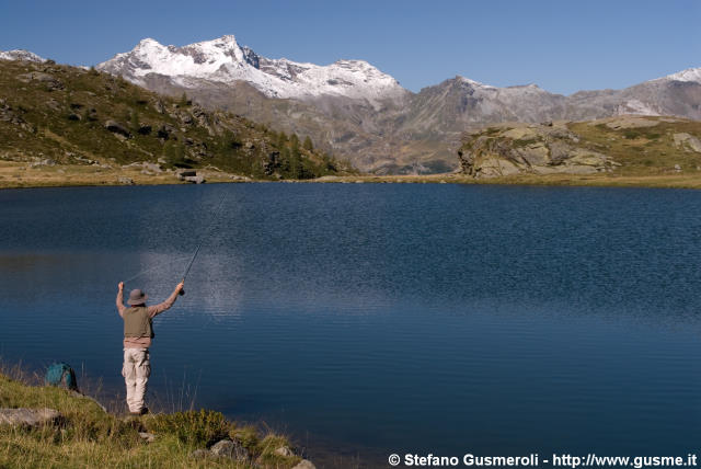  Pescatore al lago di Angeloga - click to next image