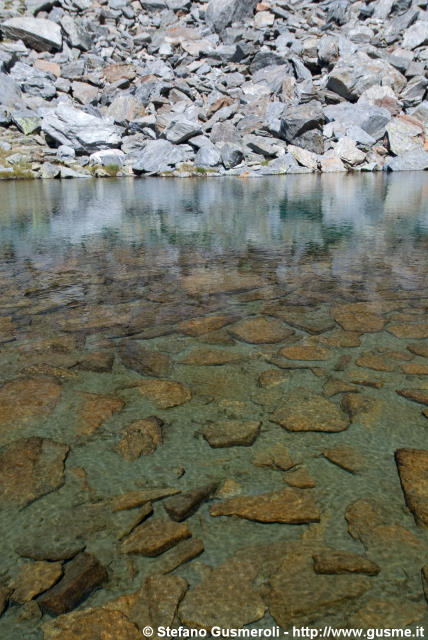  Uno dei laghetti sopra al lago Nero - click to next image