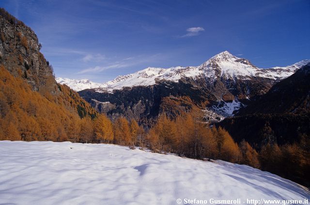  Prati innevati a Servizio e pizzo Groppera - click to next image