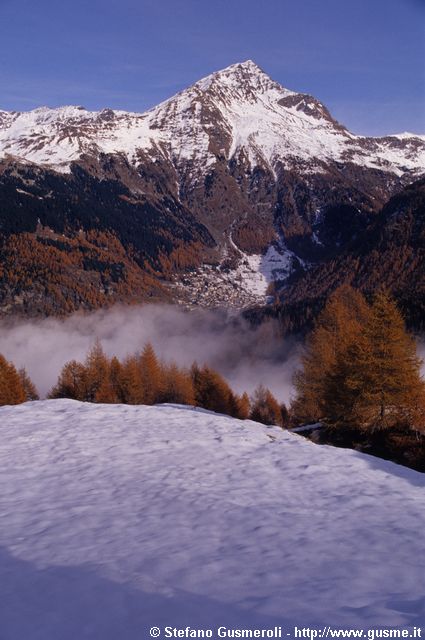  Pascoli innevati di Servizio e pizzo Groppera - click to next image