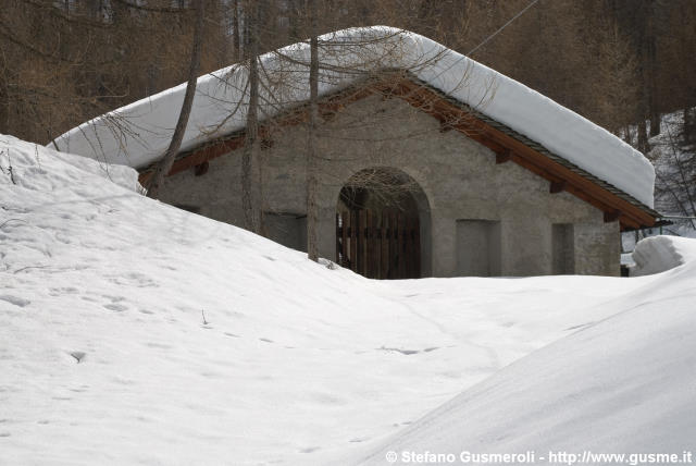  Cimitero innevato - click to next image