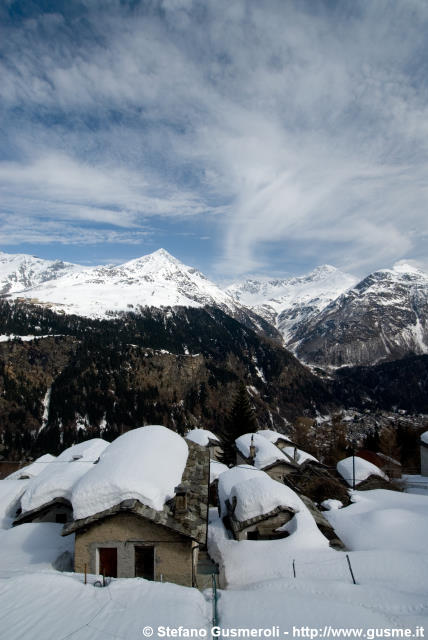  Tetti innevati di Starleggia e pizzo Groppera - click to next image