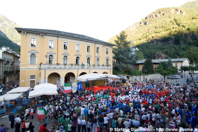  Piazza del Comune durante la Cerimonia di apertura Wmrc2009 - click to next image