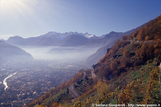  La piana di Chiavenna dai vigneti di Pianazzola - click to next image