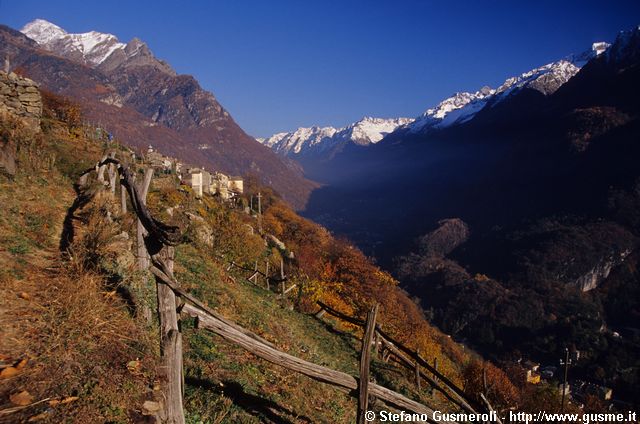  Panorama sulla Bregaglia dai vigneti di Pianazzola - click to next image