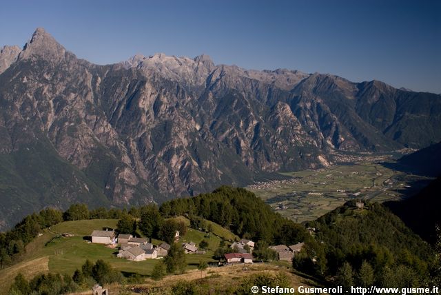  Alpe Cermine, pizzo di Prata e panorama sulla valchiavenna - click to next image