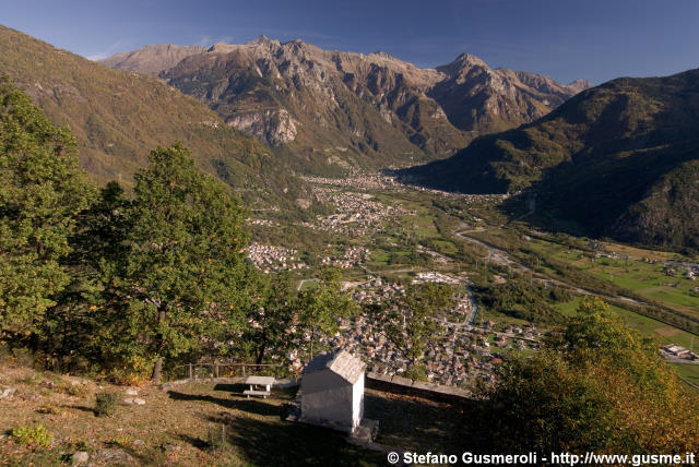  Cappella Donadivo e panorama sulla valchiavenna - click to next image