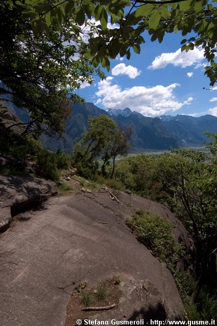  Passaggio su panoramiche rocce montonate - click to next image