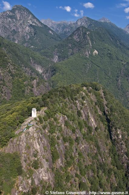  Torre di Segname e val Bodengo - click to next image