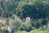 20120730_111419 Chiesa di Bedolina tra le piante